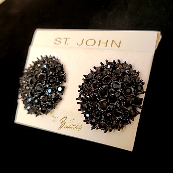 New Vintage! ST JOHN for Bullock's Black Swarovski Crystal Cluster Clip Earrings - Picture 2 of 6
